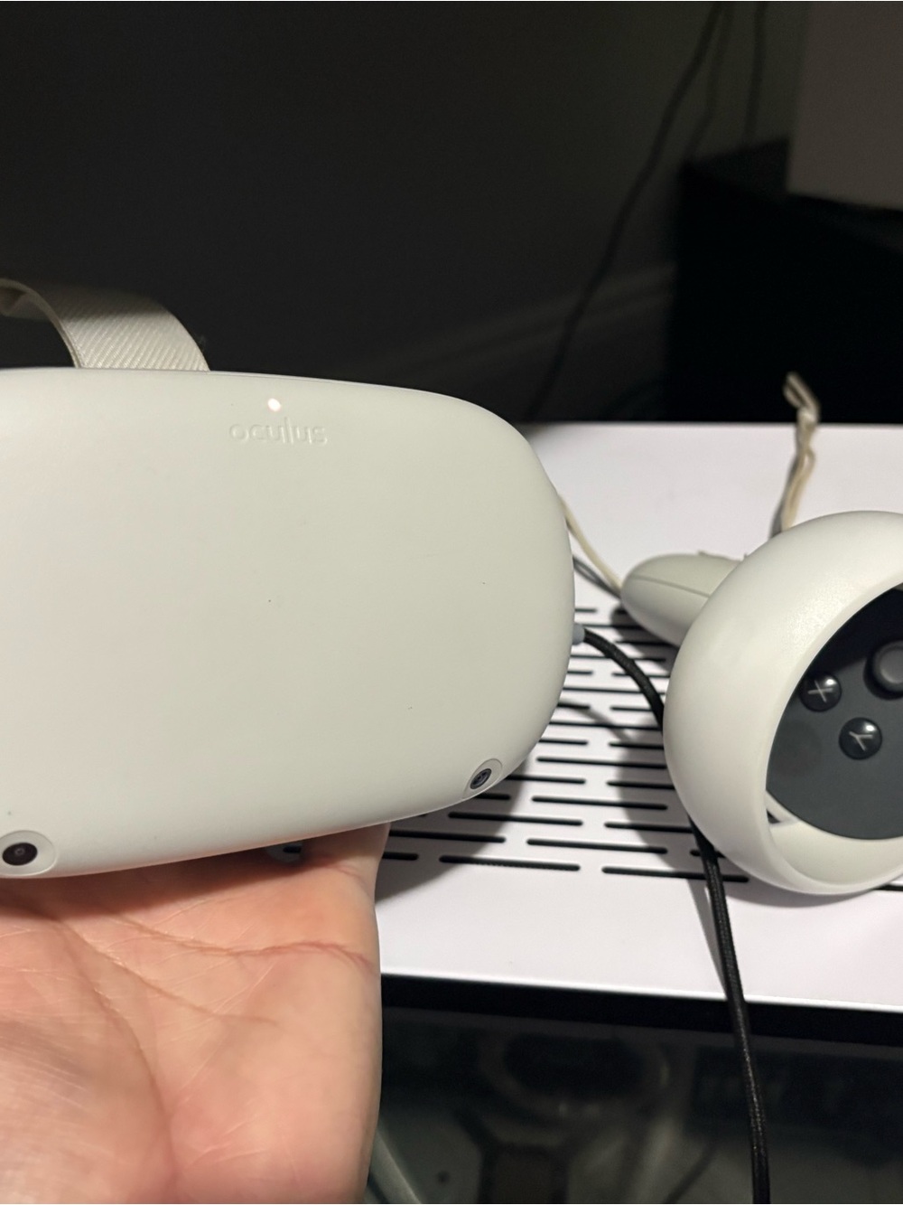 Oculus Standalone VR Headset with White Controllers